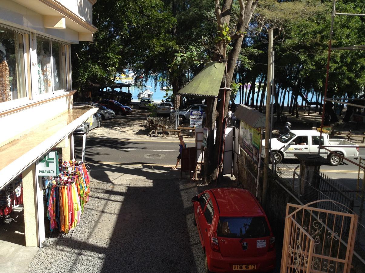 Ebrahim Flats - Grand Baie Beach Exterior photo